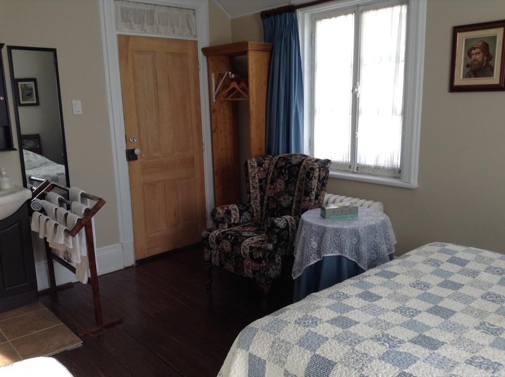 Gil Ann Bed & Breakfast Saint-André-Avellin Стая снимка
