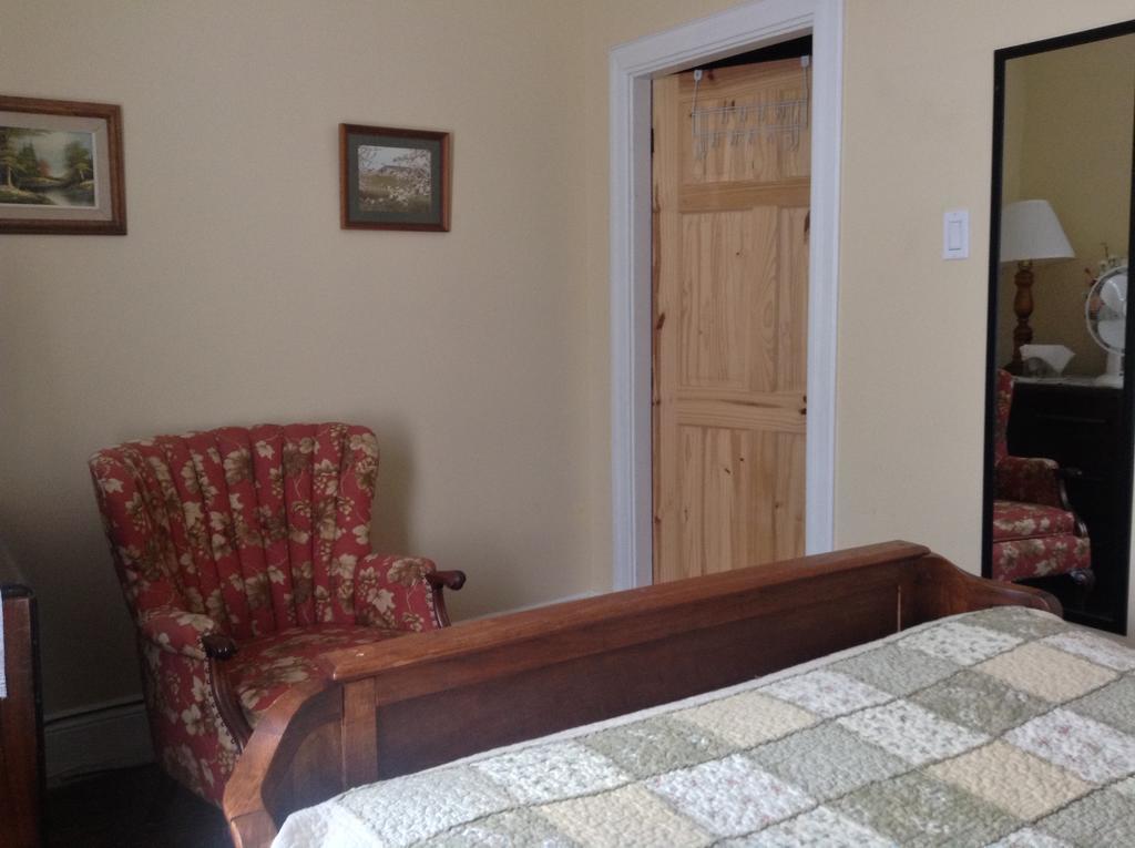 Gil Ann Bed & Breakfast Saint-André-Avellin Екстериор снимка