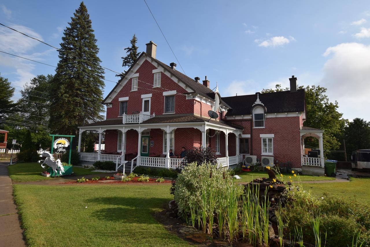 Gil Ann Bed & Breakfast Saint-André-Avellin Екстериор снимка