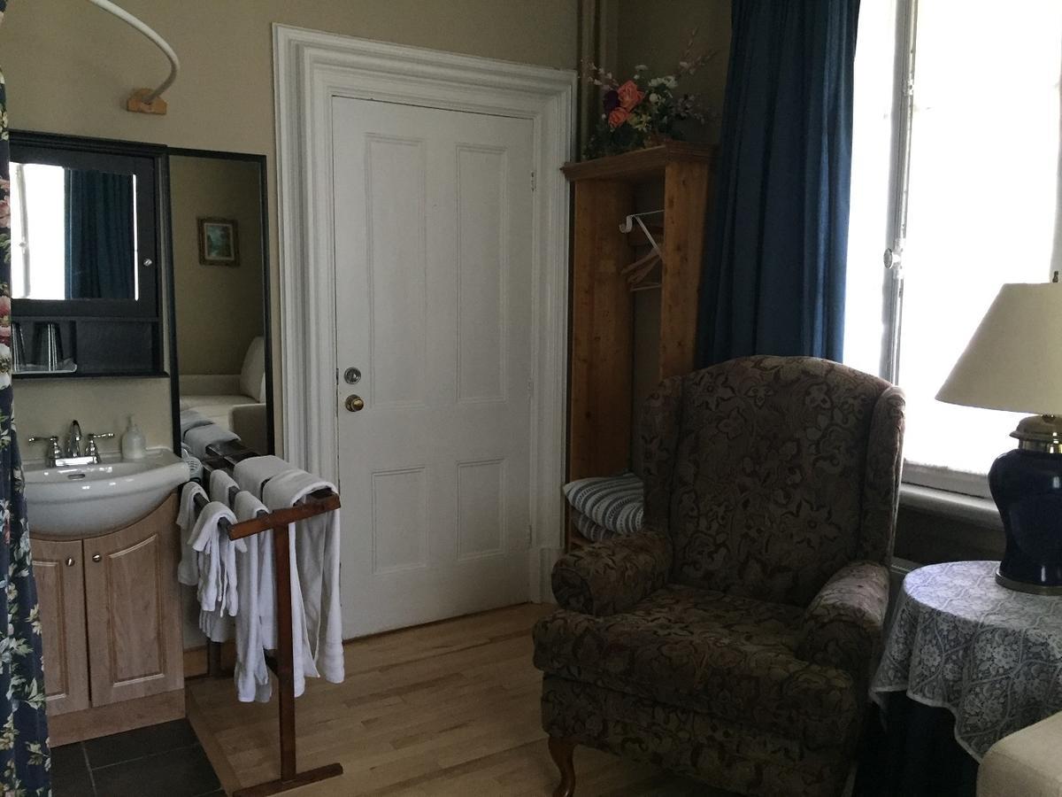 Gil Ann Bed & Breakfast Saint-André-Avellin Екстериор снимка