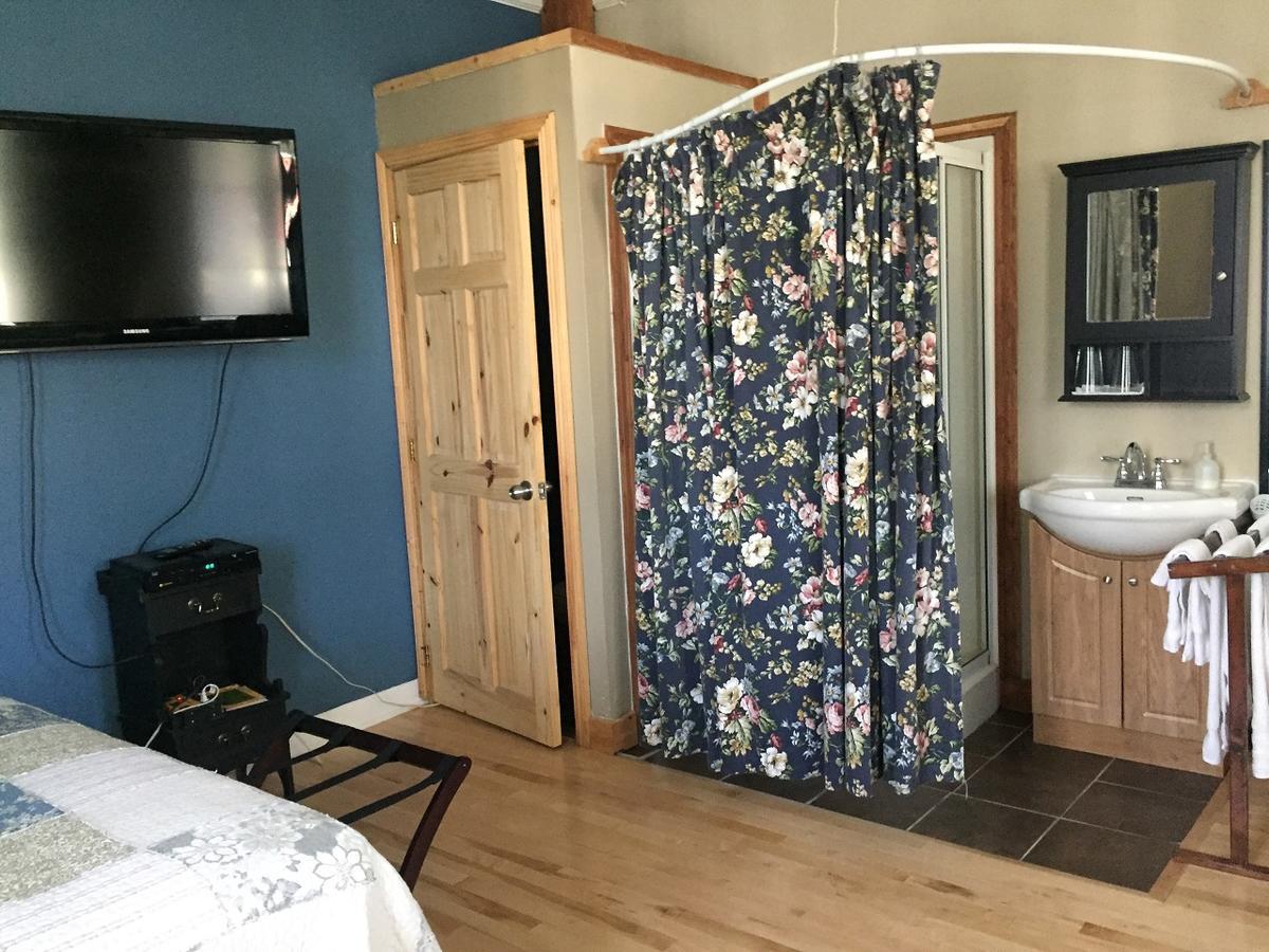 Gil Ann Bed & Breakfast Saint-André-Avellin Екстериор снимка